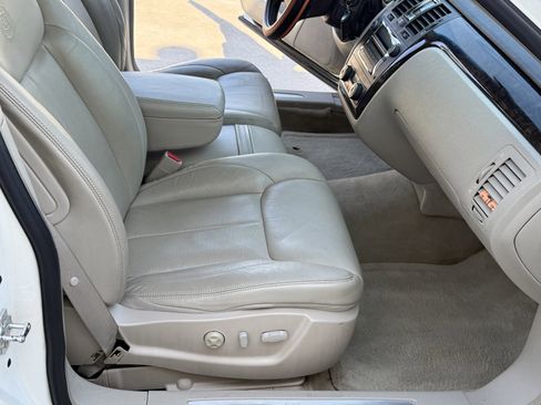 Used 2008 Cadillac DTS FWD image 33
