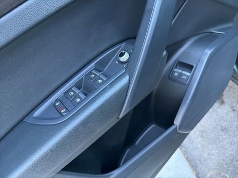 Used 2022 Audi Q5 e Premium w/ Convenience Package image 22