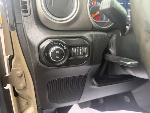 Used 2020 Jeep Gladiator Overland AWD/4WD image 17