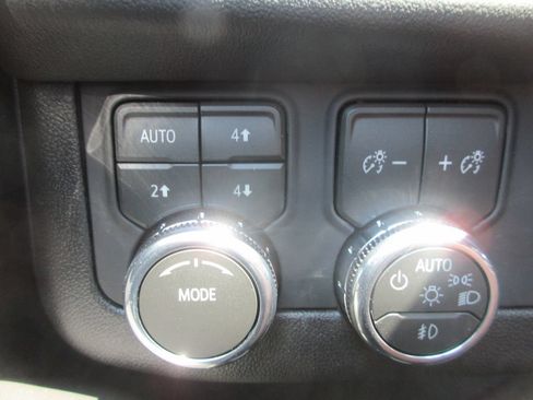 New 2026 GMC Yukon Elevation w/ Elevation Premium Package AWD/4WD image 17