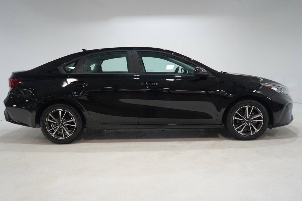 Used 2023 Kia Forte LXS FWD image 9