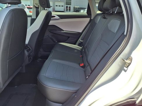 New 2025 Volkswagen Taos SE image 10