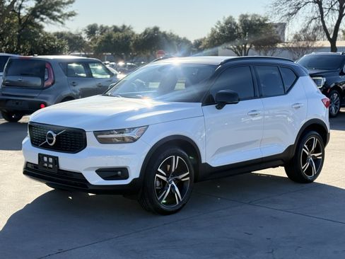 Used 2021 Volvo XC40 T5 R-Design w/ Protection Package Premier image 3