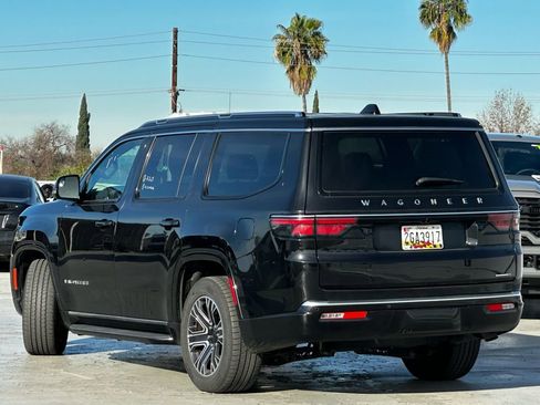 Used 2024 Jeep Wagoneer Series II w/ Flexible Seating Group image 2