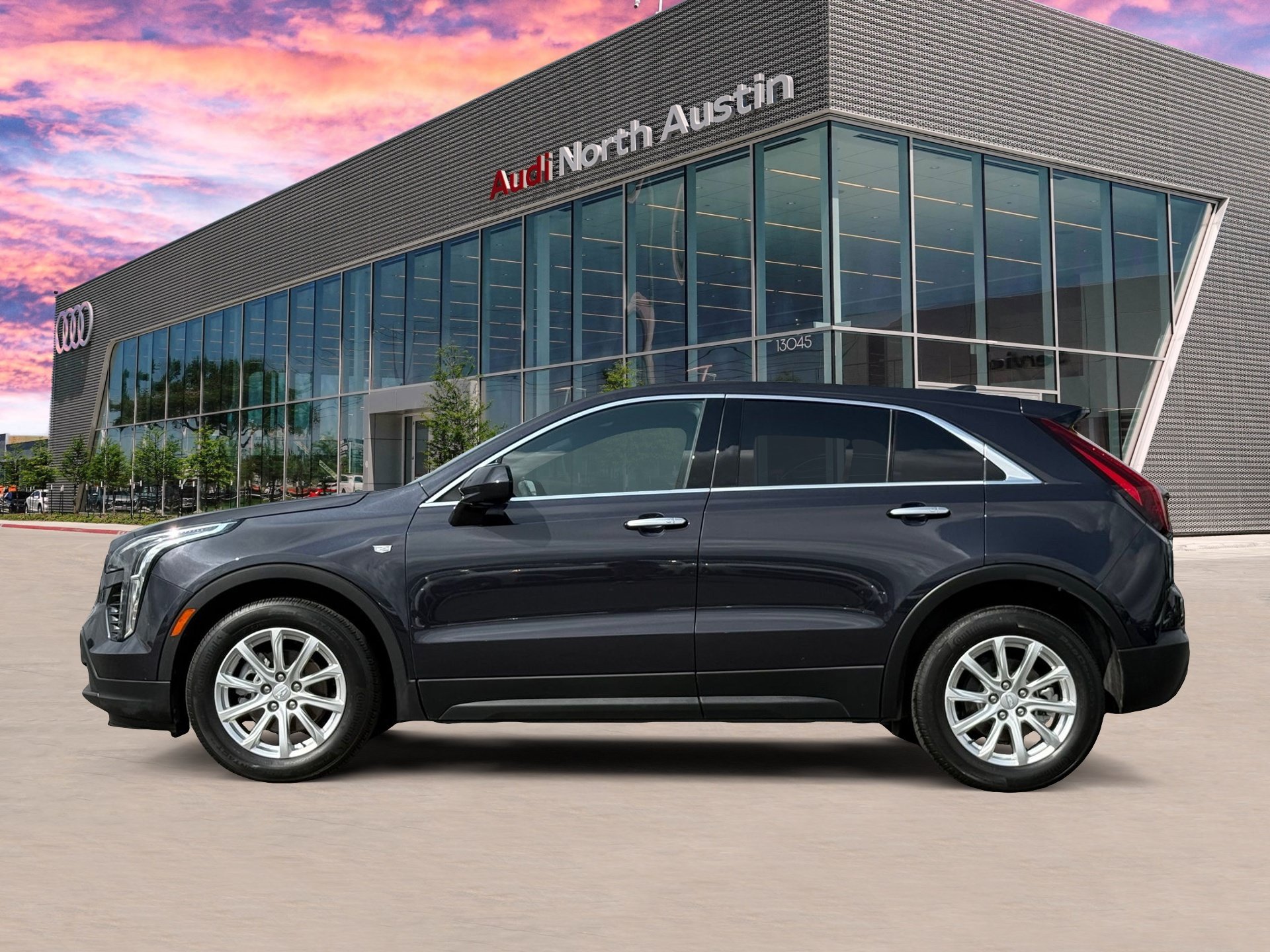 Used 2023 Cadillac XT4 Luxury w/ Cold Weather Package FWD image 4