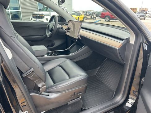 Used 2021 Tesla Model Y Long Range image 10