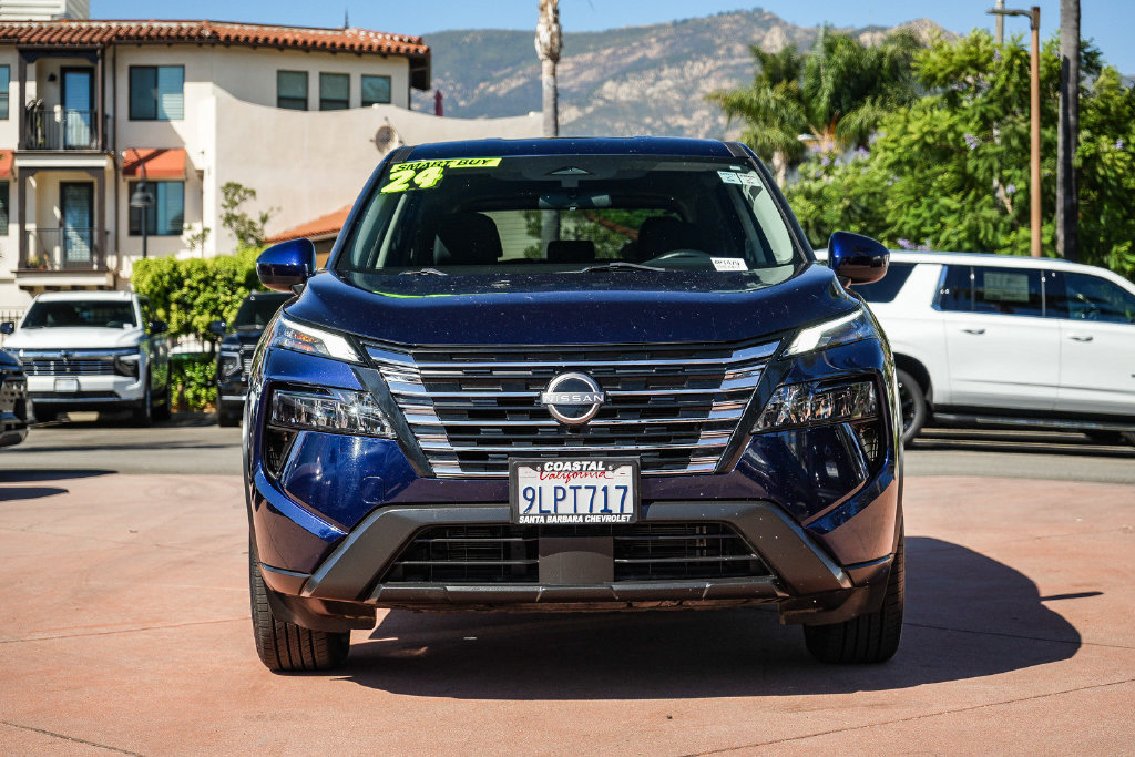 Used 2024 Nissan Rogue SV FWD image 2