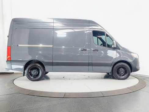 Used 2024 Mercedes-Benz Sprinter 2500 image 27