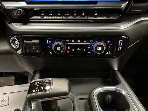 Used 2026 Chevrolet Silverado 1500 High Country AWD/4WD image 13