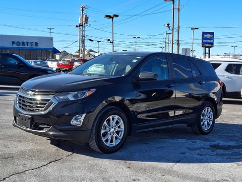 Used 2020 Chevrolet Equinox LS w/ LS Convenience Package image 3