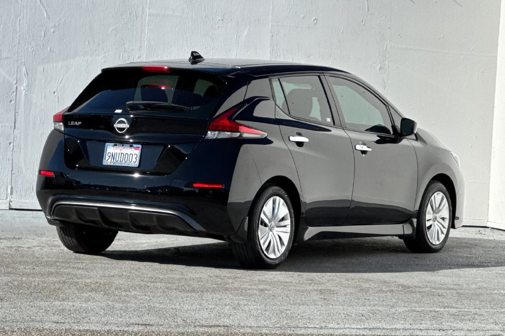 Used 2025 Nissan Leaf S FWD image 3