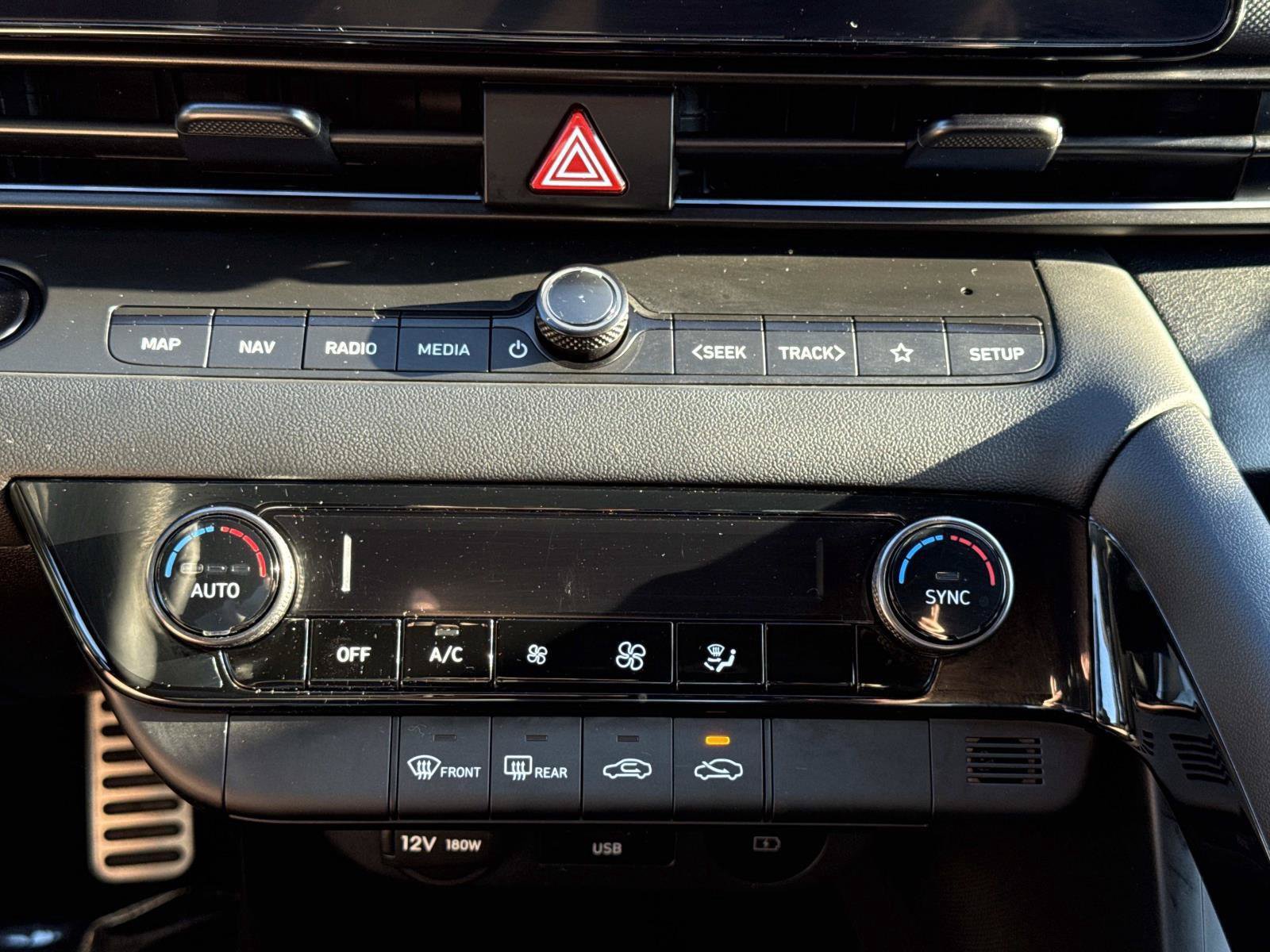 Certified 2025 Hyundai Elantra SEL FWD image 6