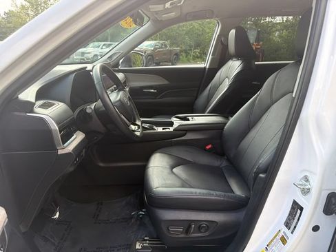 Used 2024 Toyota Grand Highlander AWD image 27