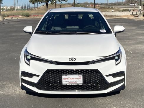 New 2026 Toyota Corolla SE image 2