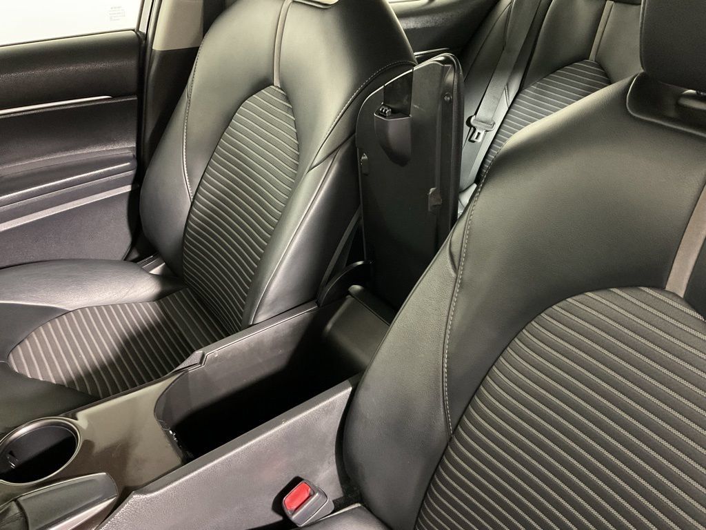 Used 2021 Toyota Camry SE FWD image 28