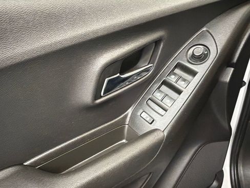 Used 2019 Chevrolet Trax LS w/ Tint and Cruise Package FWD image 31