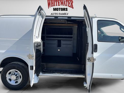 Used 2017 Chevrolet Express 2500 image 9