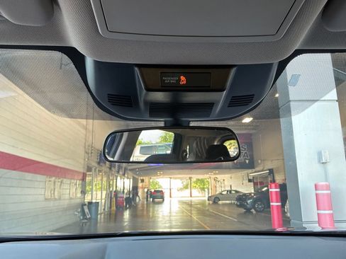 Used 2025 Nissan Rogue SV FWD image 18