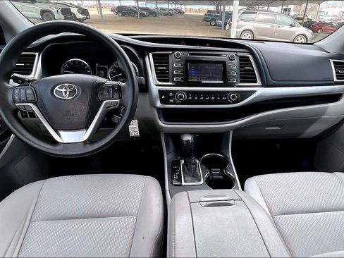 Used 2019 Toyota Highlander LE image 13