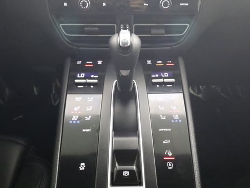 Used 2026 Porsche Macan AWD/4WD image 20