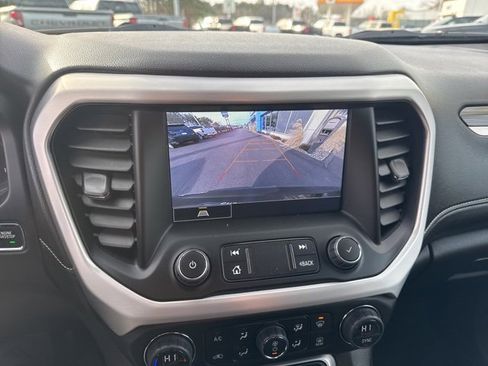 Used 2023 GMC Acadia SLT image 13