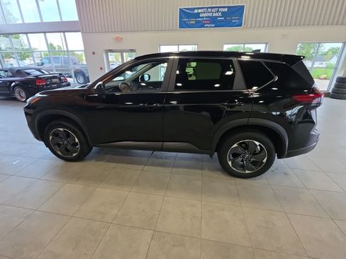 Used 2024 Nissan Rogue SV AWD/4WD image 16