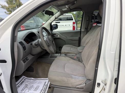 Used 2017 Nissan Frontier SV RWD image 7