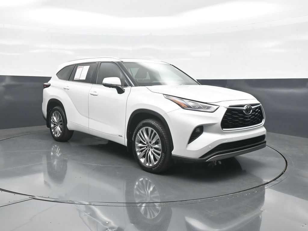 Used 2026 Toyota Highlander Platinum AWD/4WD image 1