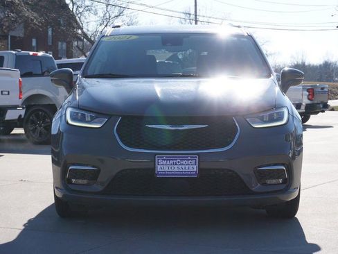 Used 2021 Chrysler Pacifica Touring-L image 8