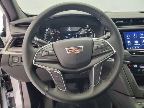 New 2026 Cadillac XT5 Luxury w/ LPO, Floor Liner Package image 13