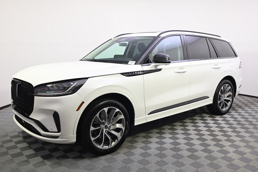 New 2026 Lincoln Aviator AWD w/ Jet Appearance Package image 2
