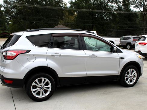 Used 2018 Ford Escape SE image 8