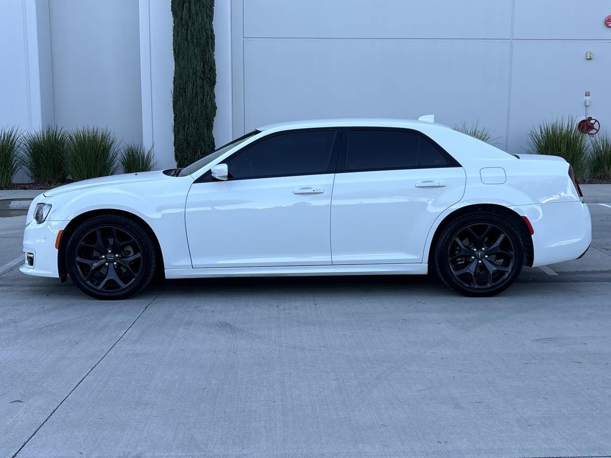 Used 2022 Chrysler 300 Touring L RWD image 6