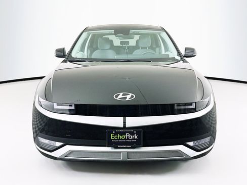 Used 2024 Hyundai Ioniq 5 SE RWD image 2