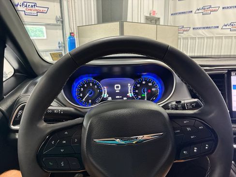 Used 2025 Chrysler Pacifica Limited FWD image 20