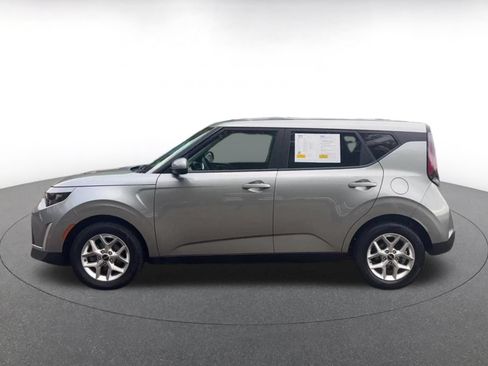 Used 2025 Kia Soul LX w/ LX Technology Package FWD image 9