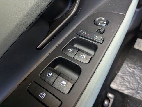 New 2025 Hyundai Elantra Limited FWD image 18