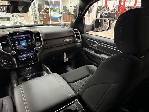New 2026 RAM 1500 4x4 Crew Cab image 15
