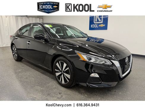 Used 2022 Nissan Altima 2.5 SV FWD image 1