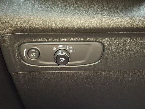 Used 2023 Buick Envision Essence AWD/4WD image 30