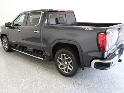 Used 2023 GMC Sierra 1500 SLT AWD/4WD image 10