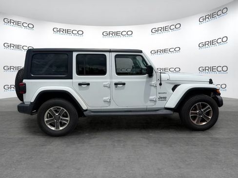Used 2018 Jeep Wrangler Unlimited Sahara w/ Cold Weather Group AWD/4WD image 8