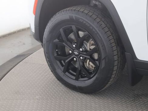Used 2023 Jeep Grand Cherokee L Limited w/ MOPAR Finishing Package AWD/4WD image 13
