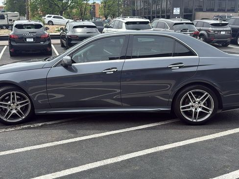 Used 2016 Mercedes-Benz E 350 4MATIC Sedan image 6