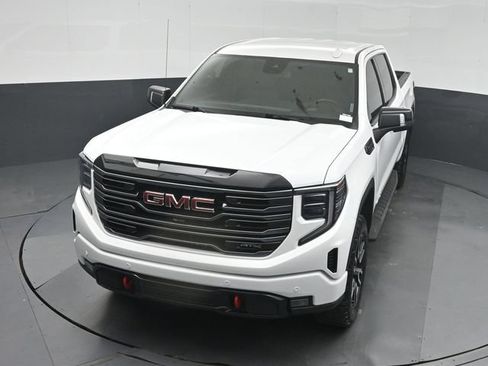 Used 2025 GMC Sierra 1500 AT4 w/ AT4 Premium Package AWD/4WD image 46
