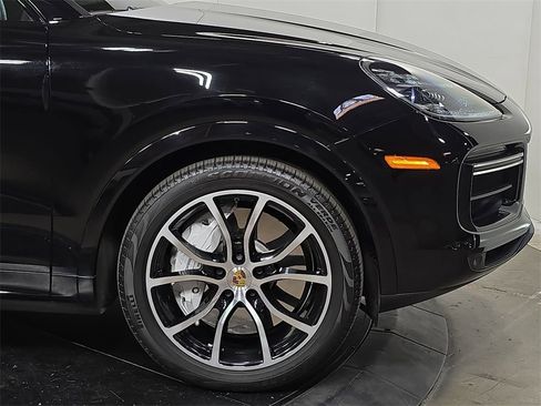 Used 2019 Porsche Cayenne Turbo image 11