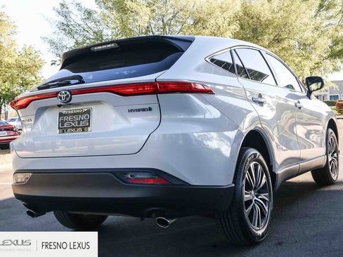 Used 2022 Toyota Venza LE image 6