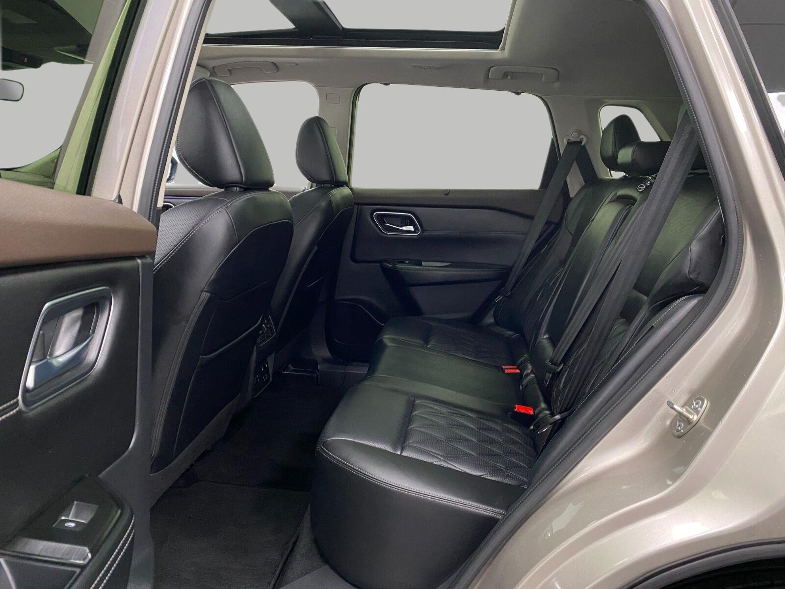 Certified 2023 Nissan Rogue Platinum w/ Platinum Premium Package AWD/4WD image 30