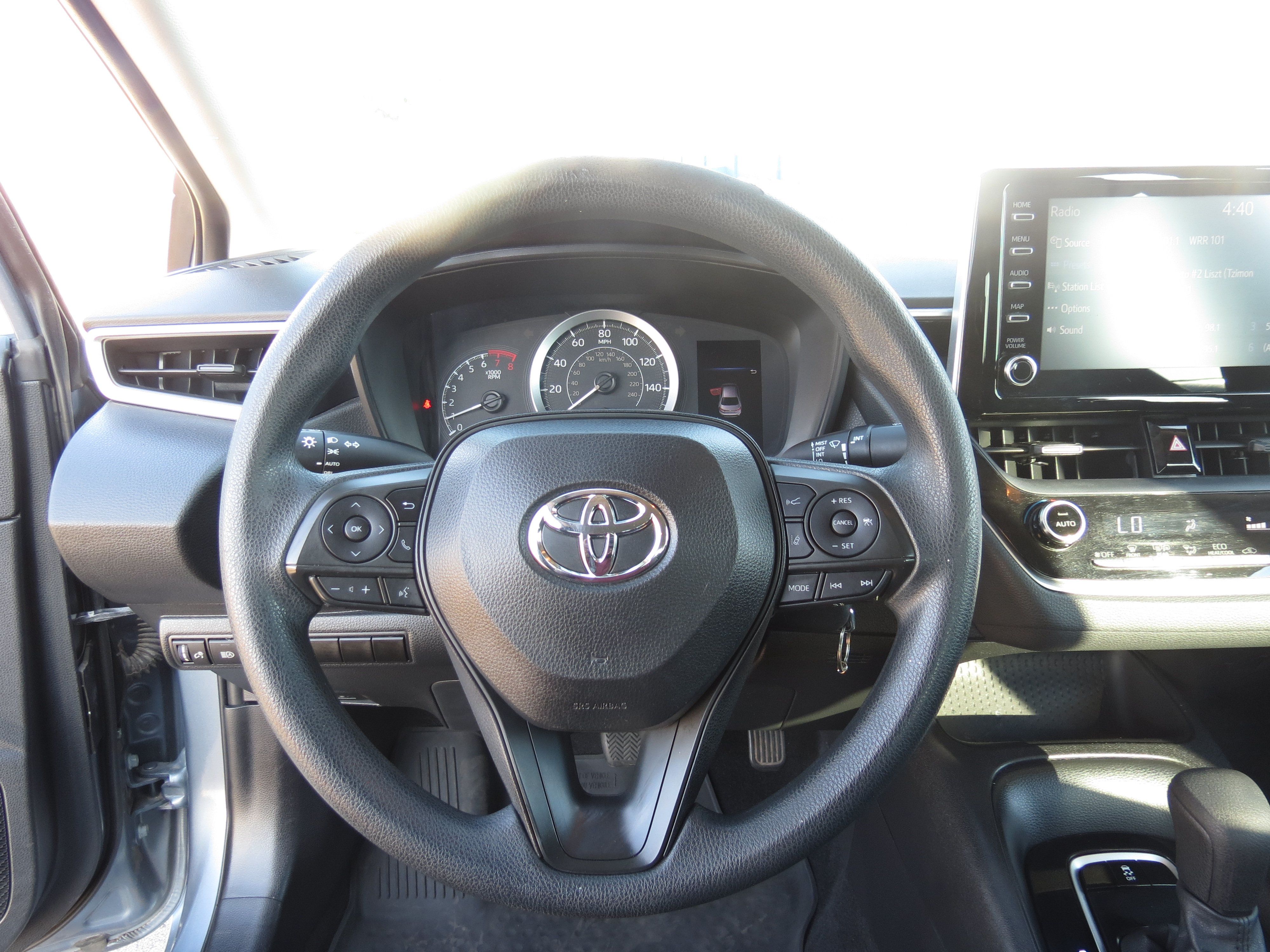 Used 2020 Toyota Corolla LE FWD image 13
