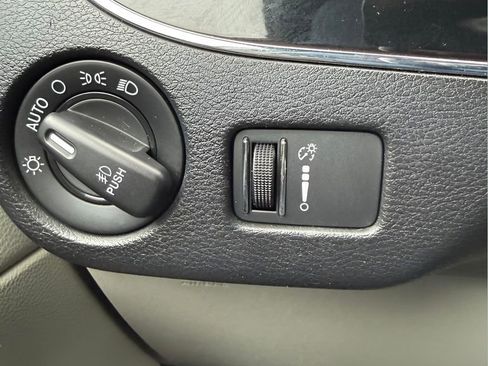 Used 2020 Dodge Grand Caravan SXT FWD image 29